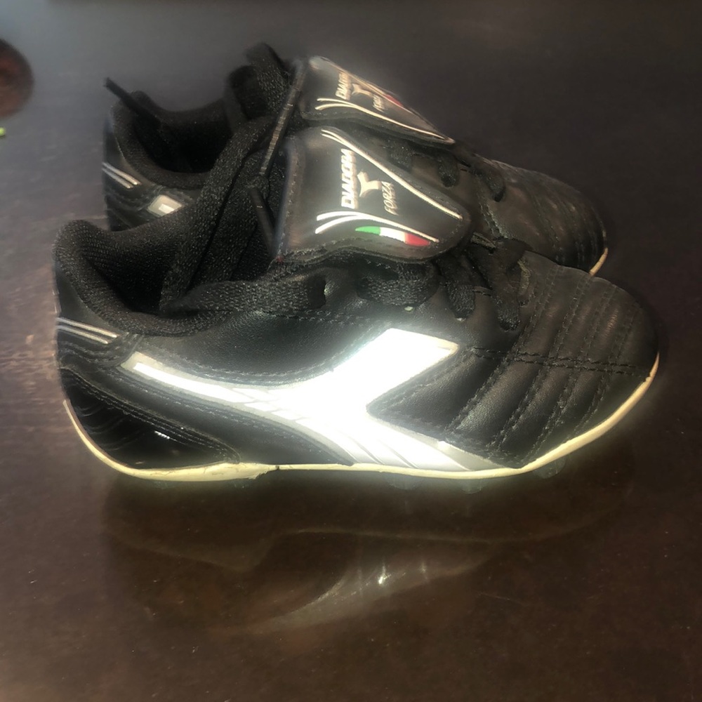 Soccer cleats